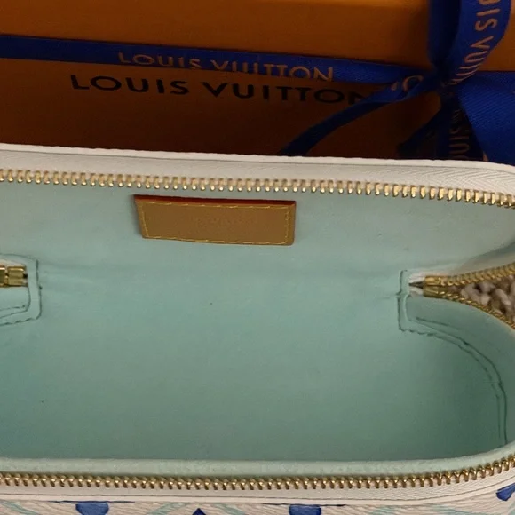 Louis Vuitton Sunglasses Pouch GM, Lagoon By The Pool Limited Edition - Picture 5 of 6